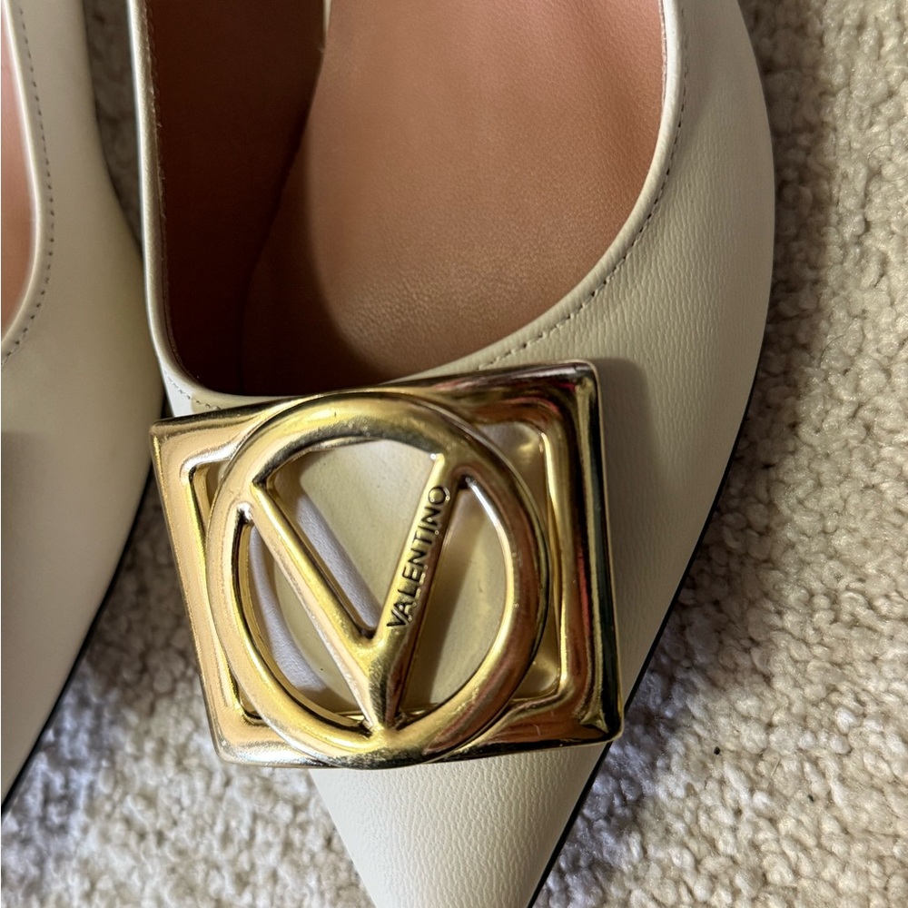 Valentino flora logo buckle pointed toe flat shoes size (8)